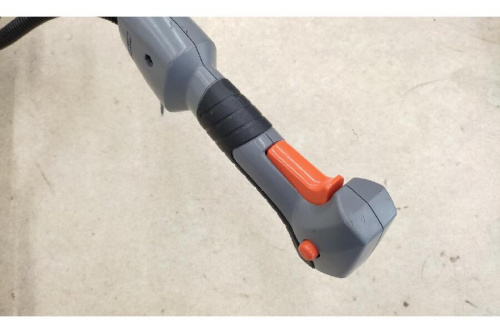 充電式の草刈機