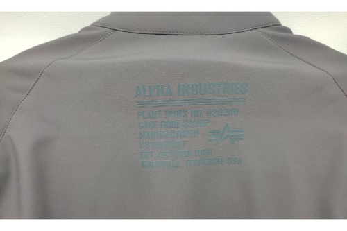 アルファインダストリーのMサイズ