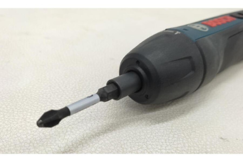 電動工具のコードレスドライバー