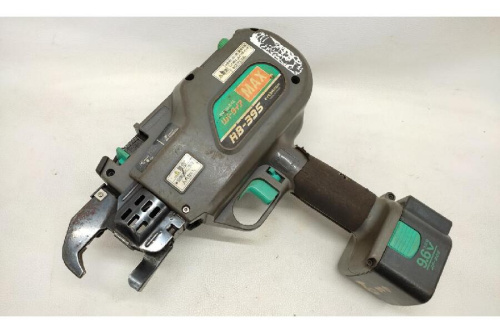 電動工具の鉄筋結束機