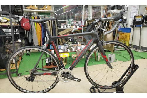 自転車のロードバイク