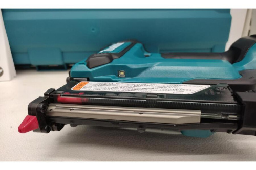 マキタ（MAKITA）の充電式ピンタッカ