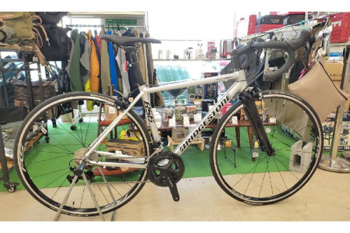 自転車のロードバイク