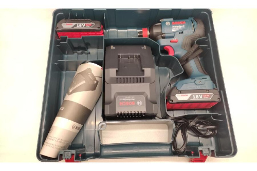 工具のインパクトドライバー