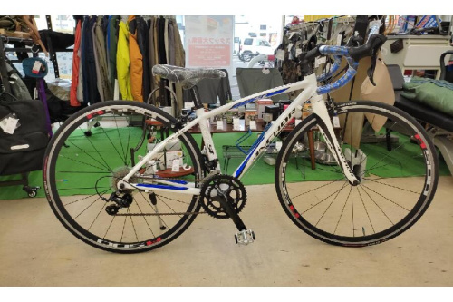 自転車のロードバイク