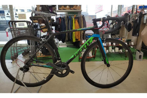自転車のロードバイク