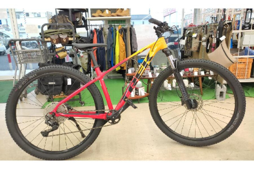 自転車のマウンテンバイク