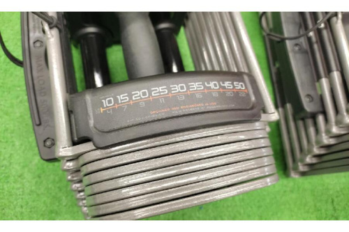 フィットネスブランドのダンベル