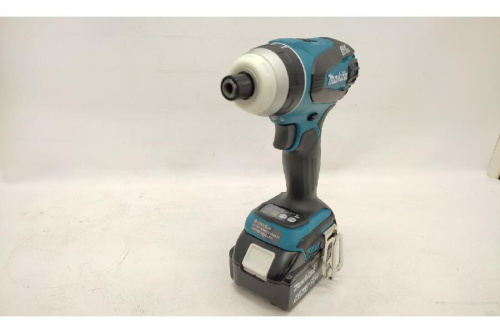 インパクトドライバーのマキタ（MAKITA）