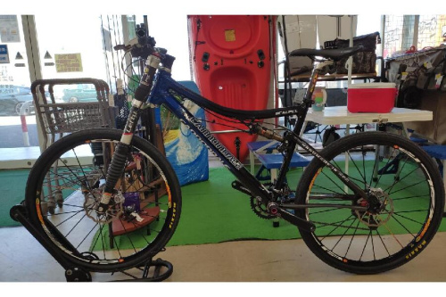 自転車のマウンテンバイク
