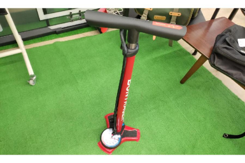 自転車の自転車空気入れ