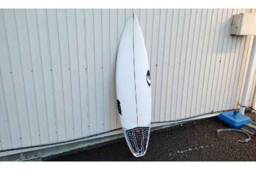 スポーツ用品のサーフボード