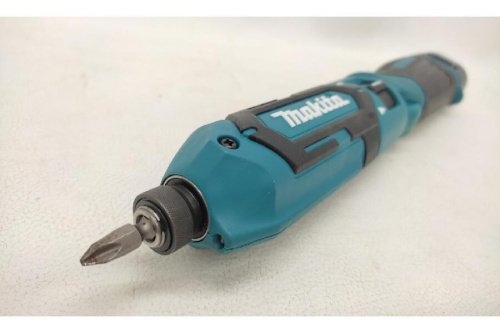 インパクトドライバーのマキタ(MAKITA)