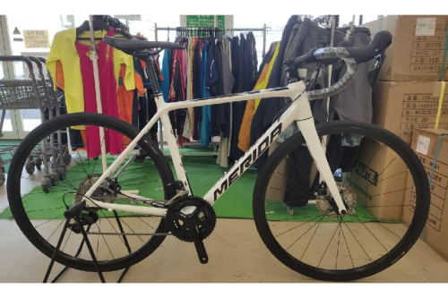 自転車のロードバイク