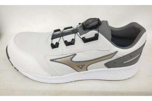 スニーカーのMIZUNO
