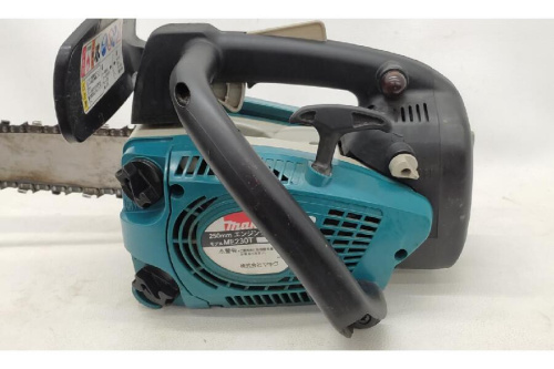チェンソーのマキタ（MAKITA）