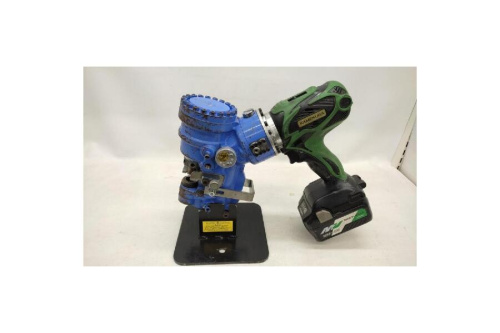 亀倉精機のコードレス ポートパンチャー