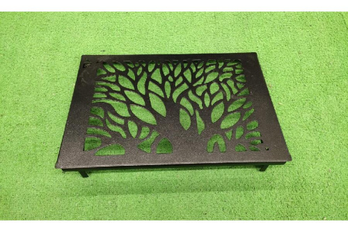 ブラックデザインのアウトドア用品