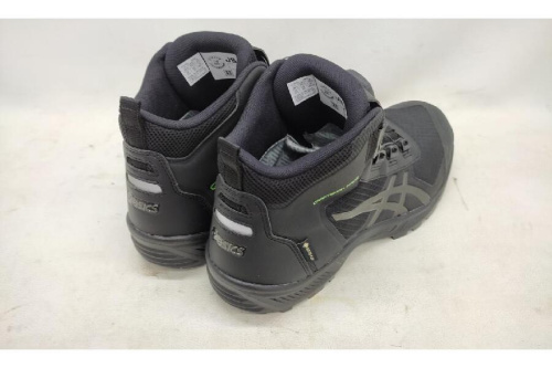 プロスニーカーのアシックス（asics）