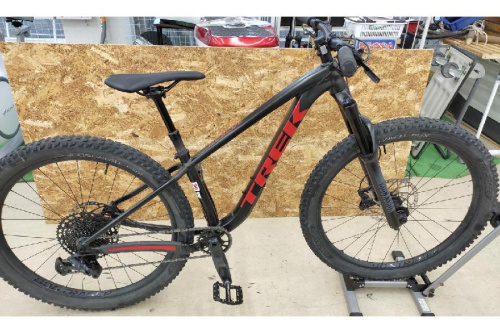 自転車のマウンテンバイク