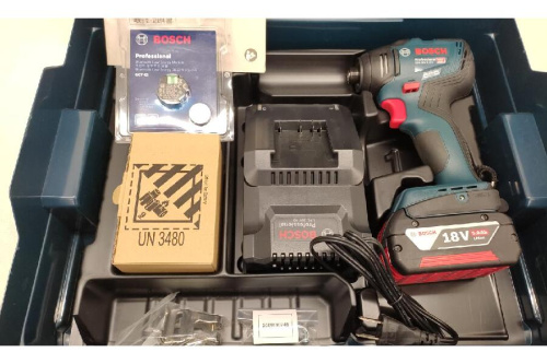 工具のインパクトドライバー