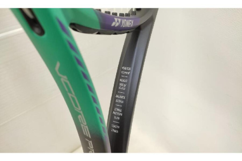 テニスラケットのVCORE