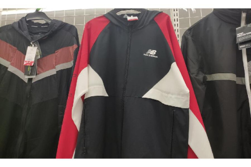 スポーツ用品のアディダス