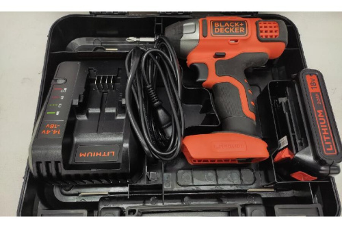 工具のインパクトドライバー