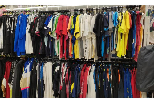 アディダス　ナイキ　プーマのスポーツ用ジャケット