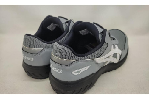 プロスニーカーのアシックス（asics）