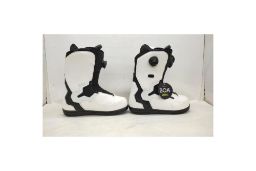 ディーラックス(DEELUXE)のスノーボードブーツ