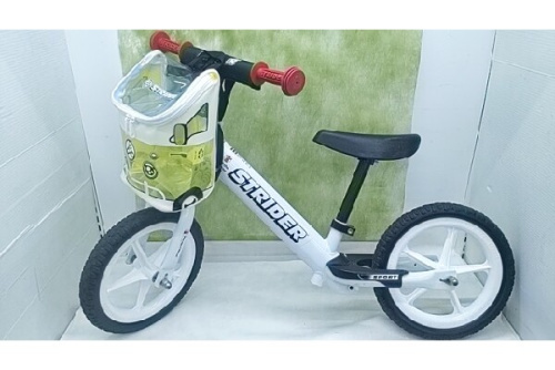 アウトドアのストライダー