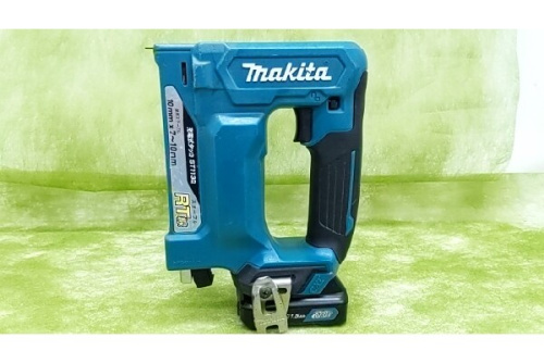 タッカのマキタ（MAKITA）