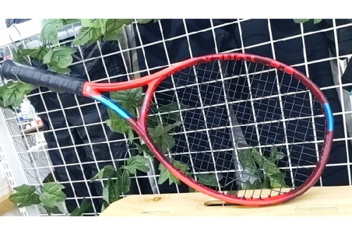 スポーツ用品のテニス