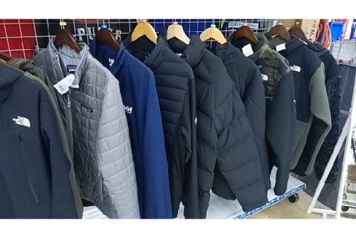 ナイキのアディダス