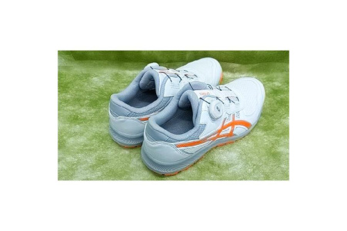 スニーカーのアシックス（asics）