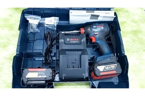 工具のインパクトドライバー