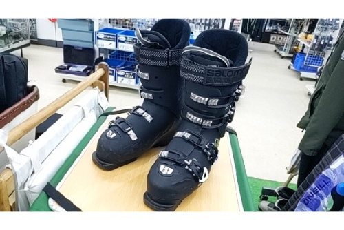 スポーツ用品のスキー