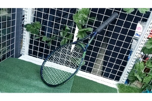 スポーツ用品のテニス