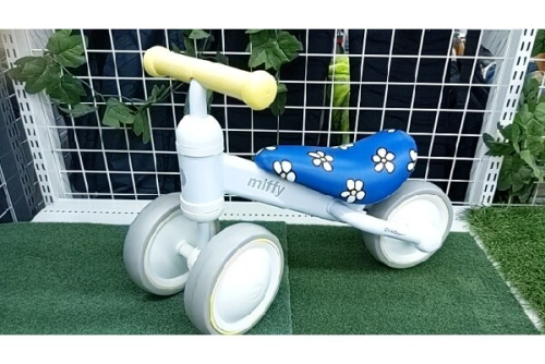 アウトドアのストライダー