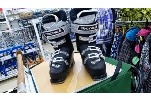 スポーツ用品のスキー