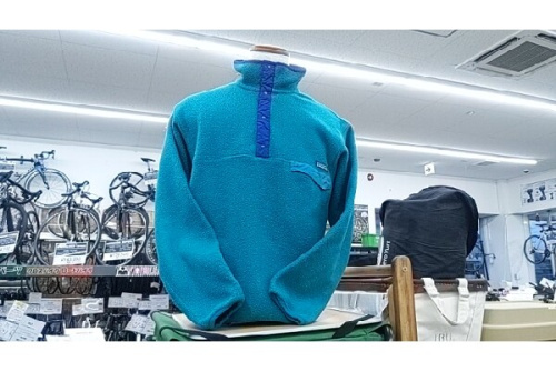 アウトドアのフリース