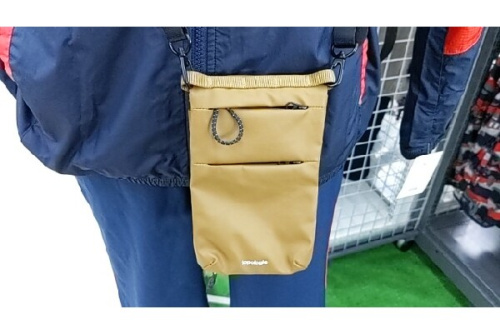 フォンサコッシュのショルダーバッグ