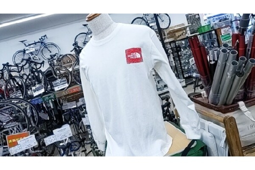 ファッションのTシャツ