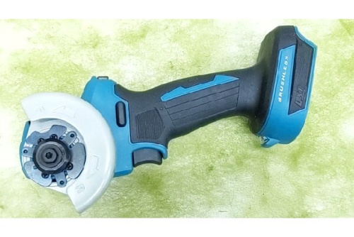 コンパクトカッタのマキタ（MAKITA）