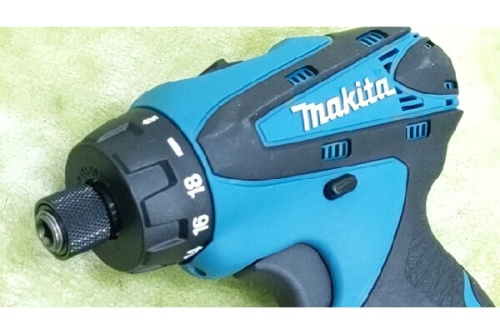 ドライバドリルのマキタ（MAKITA）