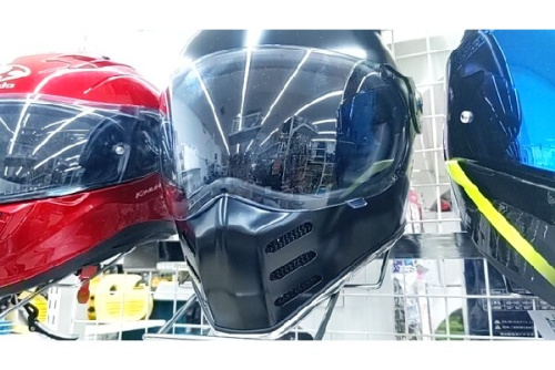 バイクのフルフェイスヘルメット