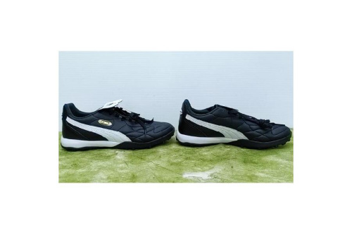 トレーニングシューズのサッカー