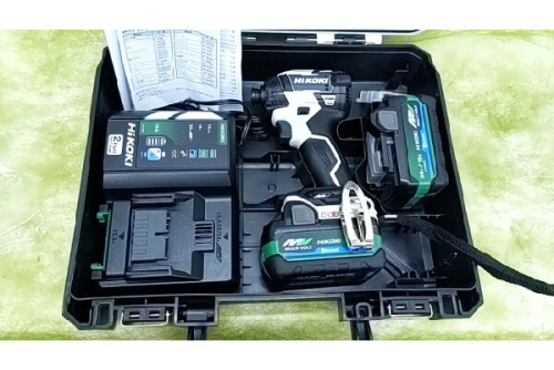 工具のインパクトドライバー