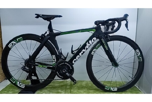 自転車のロードバイク